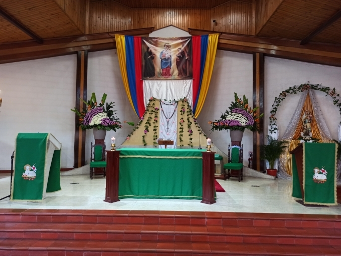 Altar en honor a la Patrona de Colombia